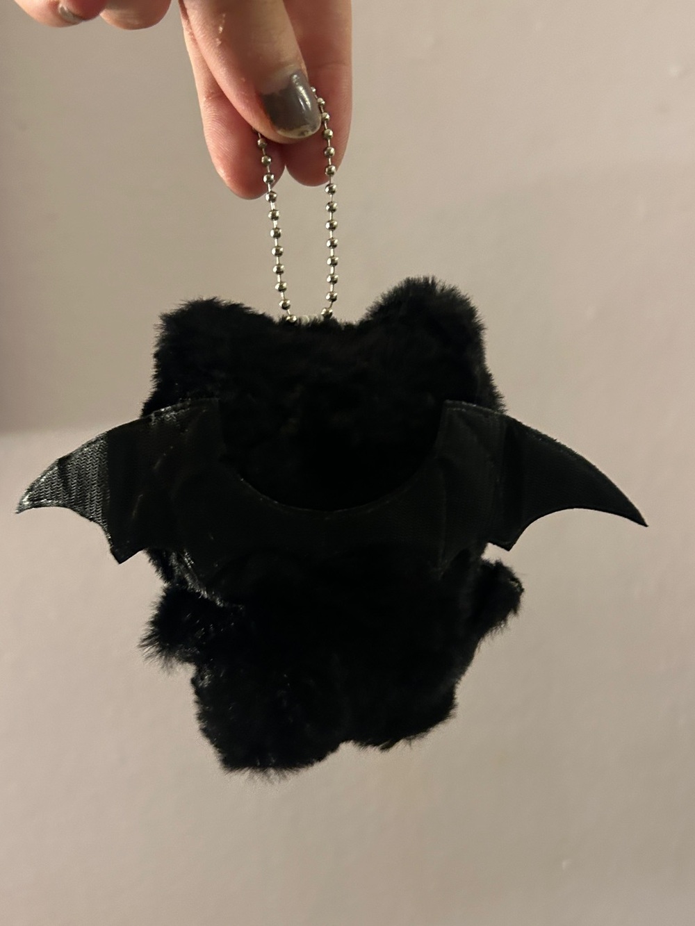 ๐โโฌ๐ NEW Black Cat Bat Wings Bag Charm Plush Fuzzy Eyes Kitty Y2K Kawaii Goth - Picture 6 of 12